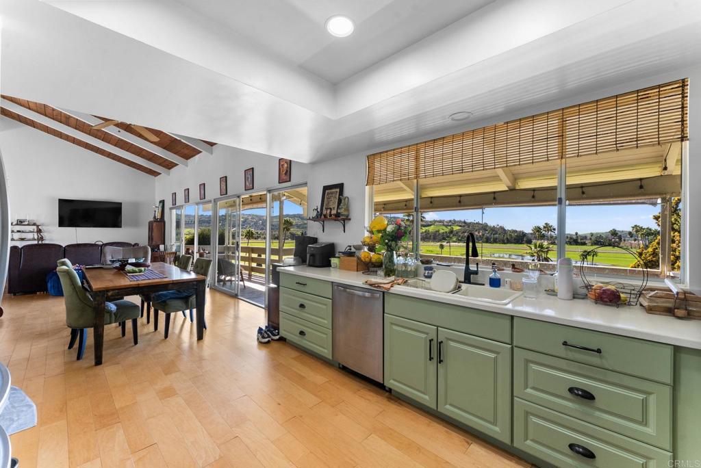 https://media.crmls.org/mediaz/563478d1-7220-4089-b561-350732604cf6.jpg?preset=X-Large