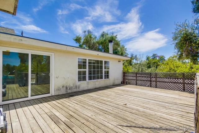12224 Lemon Crest Drive, Lakeside CA: https://media.crmls.org/mediaz/56354914-cf83-4790-a2de-872ea5ee8459.jpg