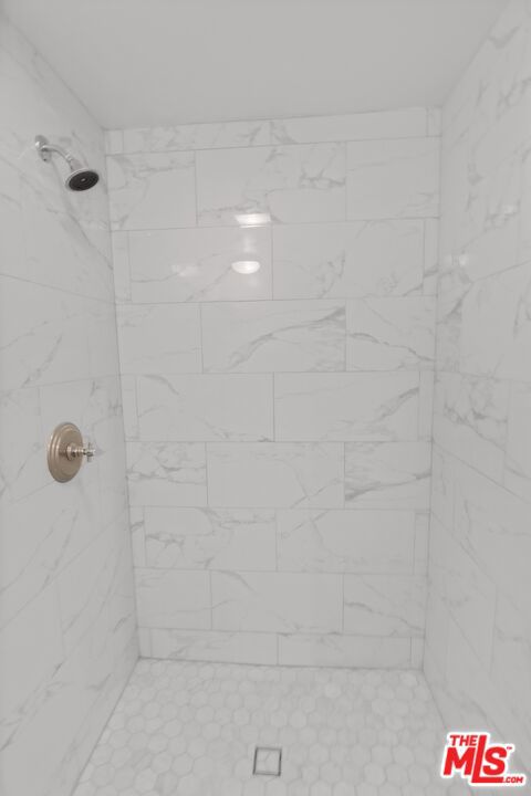 https://media.crmls.org/mediaz/5636009d-08b8-410f-985d-6fb3c63e4c5d.jpg?preset=X-Large