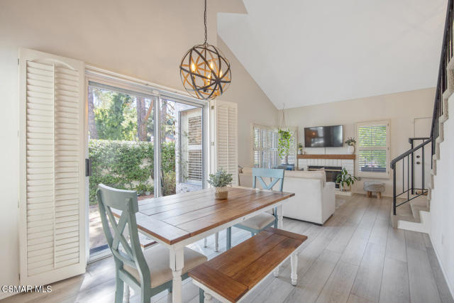 979 Quarterhorse Lane, Oak Park CA: https://media.crmls.org/mediaz/56366ba0-37d5-404e-b18a-fcf59525fb90.jpg