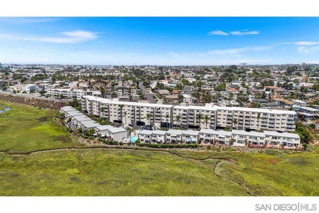 4007 Crown Point Drive, San Diego CA: https://media.crmls.org/mediaz/5636bc03-7c87-4b07-a32f-ff687bc1743f.jpg