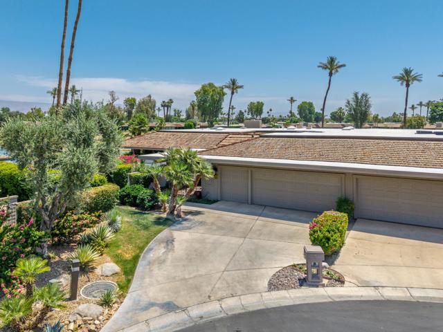 5 Barnard Court, Rancho Mirage CA: https://media.crmls.org/mediaz/5636c125-c7ce-465f-93c5-4632a67b4577.jpg