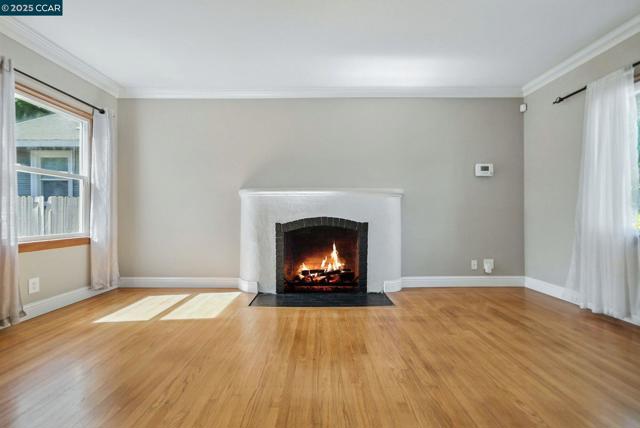 3832 33rd St, Sacramento CA: https://media.crmls.org/mediaz/5636ddcf-a293-4662-a5f5-2b1dc454d5e2.jpg
