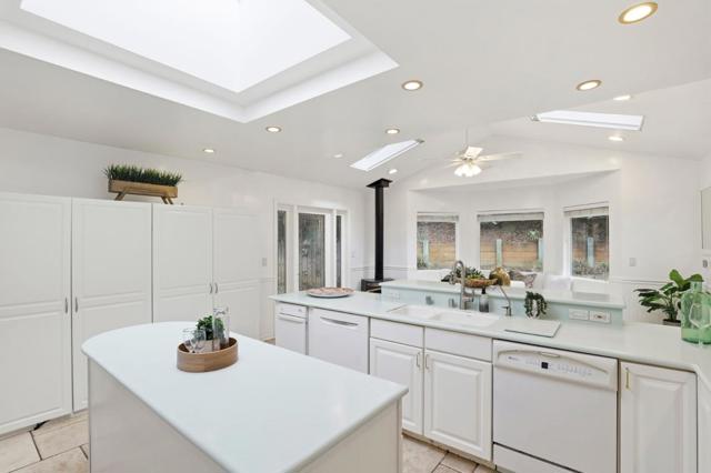 5 Hibbert Court, Pacifica CA: https://media.crmls.org/mediaz/5636ef5c-16c7-4d26-84c3-0764452a389d.jpg