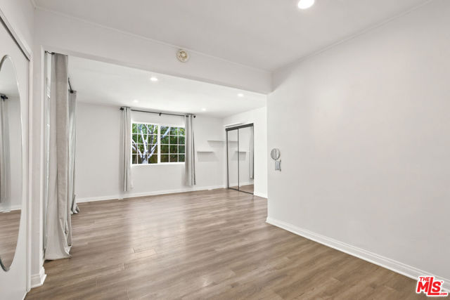 7048 Zelzah Avenue photo 16