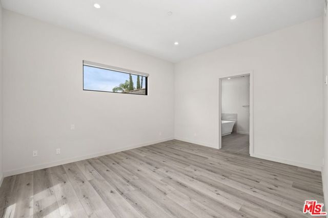 816 N Orange Drive, Los Angeles CA: https://media.crmls.org/mediaz/56371490-c297-41ec-a500-6557ffe2dd16.jpg