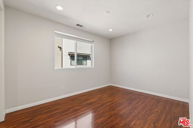 13225 Victory Boulevard photo 24