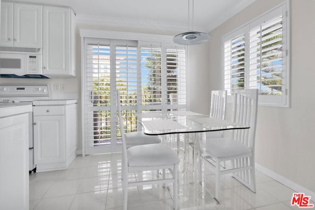 2308 Schader Drive, Santa Monica CA: https://media.crmls.org/mediaz/56384010-bf4b-4398-91d1-e55615b171b2.jpg