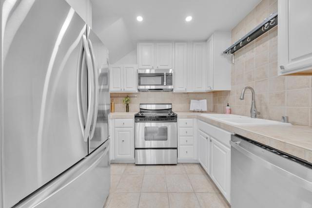 4040 Porte La Paz, San Diego CA: https://media.crmls.org/mediaz/56395244-05f5-478c-a80c-f9571a83947a.jpg