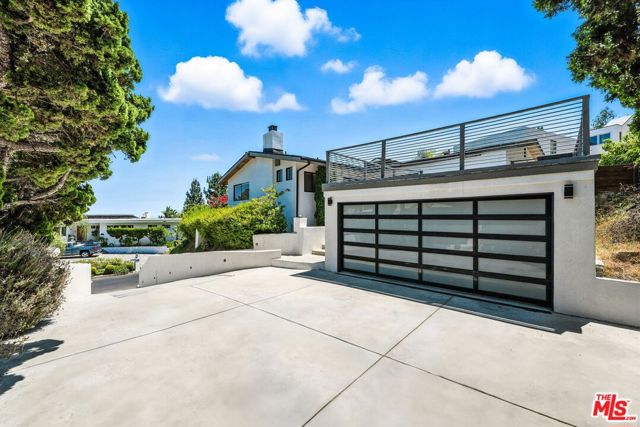 1317 Devlin Drive, Los Angeles CA: https://media.crmls.org/mediaz/56396cca-8cde-4fb0-ac50-a137cf3c799d.jpg