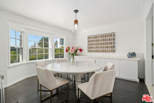 1455 Belfast Drive, Los Angeles CA: https://media.crmls.org/mediaz/56397729-c9b1-4325-9e8d-8acfcd52f781.jpg