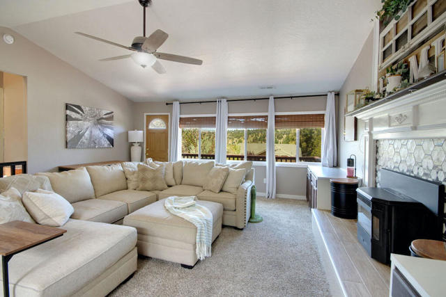 1225 Crestwood Drive, Big Bear CA: https://media.crmls.org/mediaz/5639e6e2-2c6c-4380-b8d5-08a7348c3c52.jpg