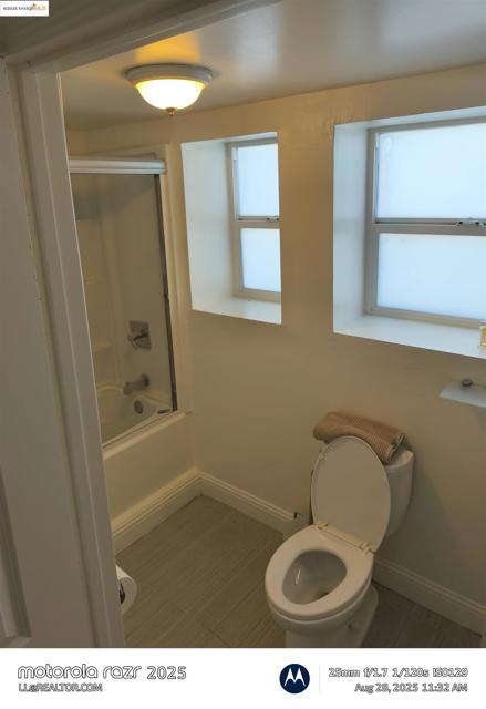 2820 LINDEN ST, Oakland CA: https://media.crmls.org/mediaz/5639fedb-8209-4a4f-b583-b33bd85dd325.jpg