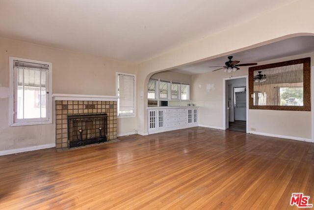 1844 Leighton Avenue, Los Angeles CA: https://media.crmls.org/mediaz/563abf89-9617-490d-b90e-2ed8b2fc983e.jpg
