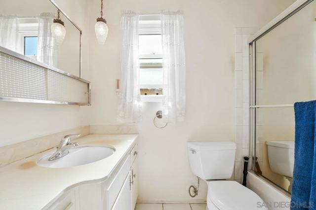 152 Leoma Ln, Chula Vista CA: https://media.crmls.org/mediaz/563afaee-81ee-4c25-a6cd-4b35e1b1f895.jpg