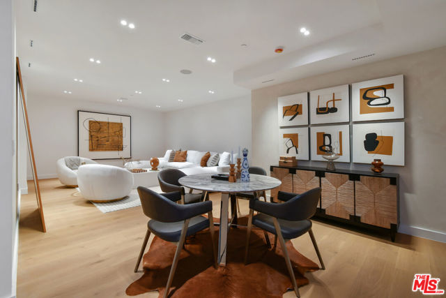 112 S Valley Street, Toluca Lake CA: https://media.crmls.org/mediaz/563afd8b-8b64-4cbb-9a70-159963c482e8.jpg