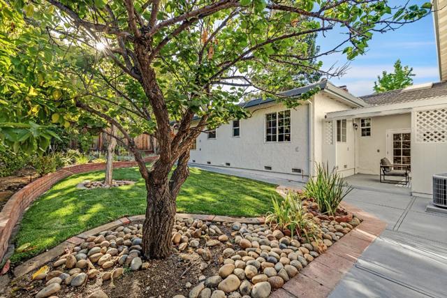 22562 Alcalde Road, Cupertino CA: https://media.crmls.org/mediaz/563b1ecc-7c83-4680-b8a3-9126725018ee.jpg