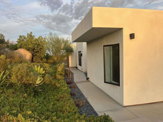 403 Black Canyon Place, Ramona CA: https://media.crmls.org/mediaz/563b8753-9c84-472d-9c4d-20caedc45f10.jpg