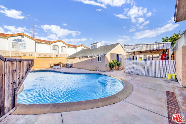 10133 Maple Street, Bellflower CA: https://media.crmls.org/mediaz/563bed58-8fa0-4099-8f51-ca1e5c8832d4.jpg