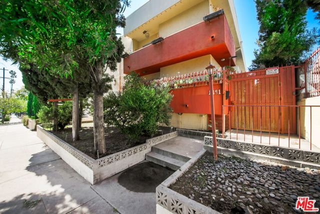 1827 Van Ness Avenue, Los Angeles, California 90028, ,Multi-Family,For Sale,Van Ness,25505787