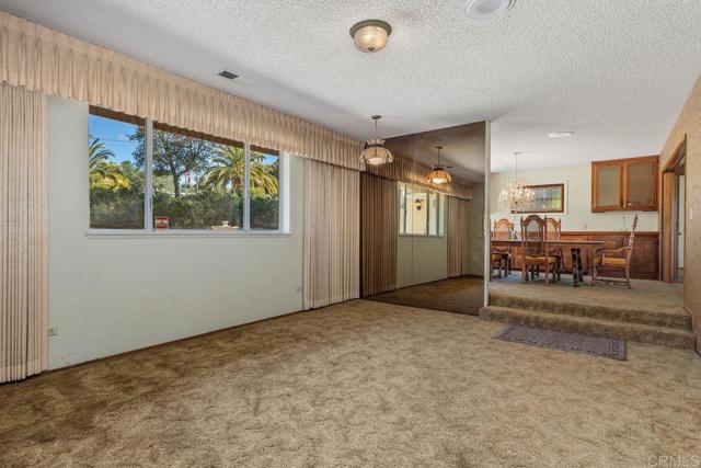 31600 Oak Glen Road, Valley Center CA: https://media.crmls.org/mediaz/563cd43b-4130-4988-831f-8aca1bff04df.jpg