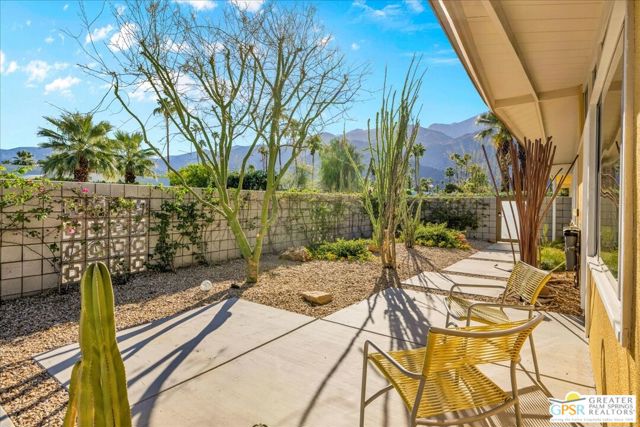 1554 E San Lucas Road, Palm Springs CA: https://media.crmls.org/mediaz/563d9982-06e2-4da1-9f43-b71eb74630e5.jpg