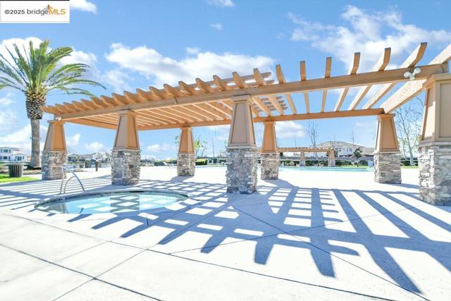 133 Clear Lake Ct, Oakley CA: https://media.crmls.org/mediaz/563e41c3-8fad-4130-ae7b-5870b2e5df1f.jpg