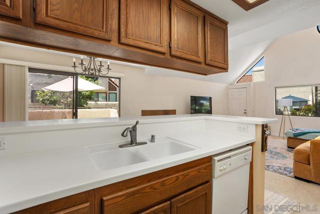 17945 Caminito Pinero, San Diego CA: https://media.crmls.org/mediaz/563e5d56-ec3c-43ce-807c-0e2de45c026f.jpg
