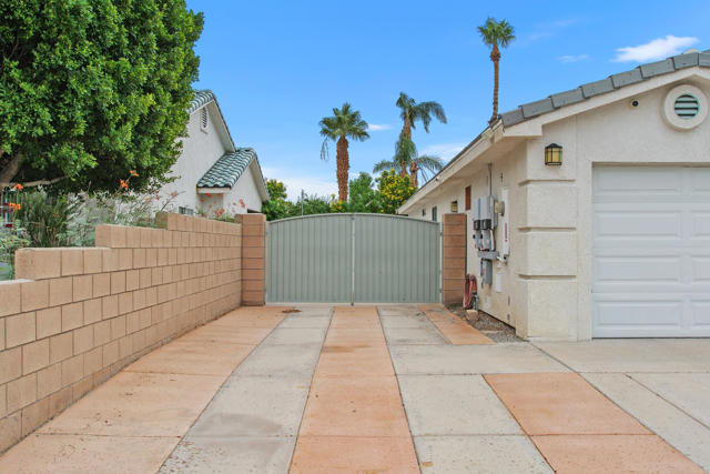 27250 Nortada Drive, Cathedral City CA: https://media.crmls.org/mediaz/563e6bad-a630-4594-8291-0e5d756a40c3.jpg