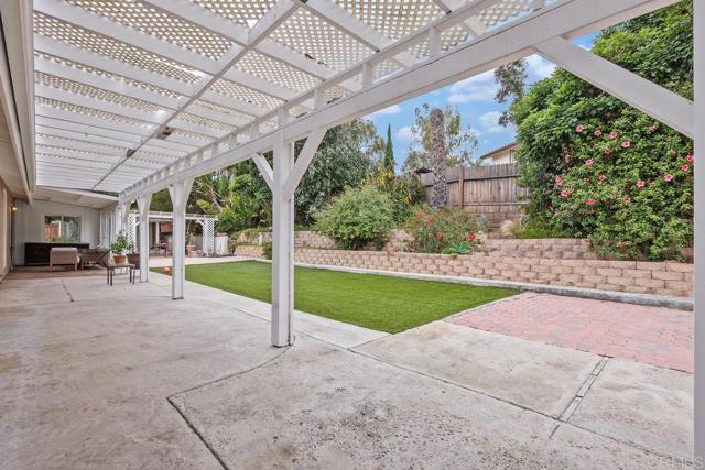 1093 Rancho Santa Fe Rd., Encinitas CA: https://media.crmls.org/mediaz/563e87eb-2902-41f6-b49f-76175d768f89.jpg