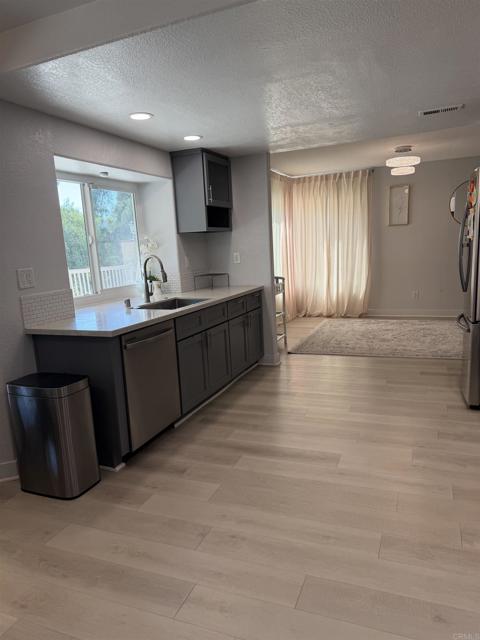 Detail Gallery Image 4 of 16 For 10221 Greenleaf Rd, Spring Valley,  CA 91977 - 4 Beds | 3 Baths