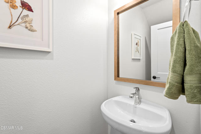 212 Red Brick Drive, Simi Valley CA: https://media.crmls.org/mediaz/563ea65f-7167-4c9f-a438-3fced61ebf50.jpg