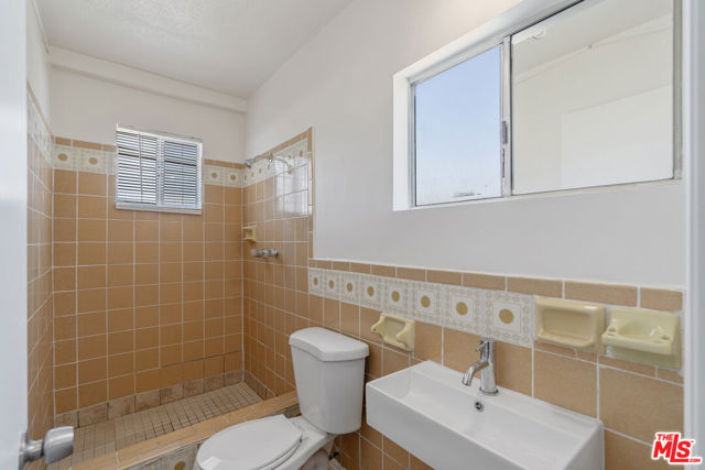 945 N Ditman Avenue, Los Angeles CA: https://media.crmls.org/mediaz/563ecf93-3310-48df-9296-229dbe089331.jpg