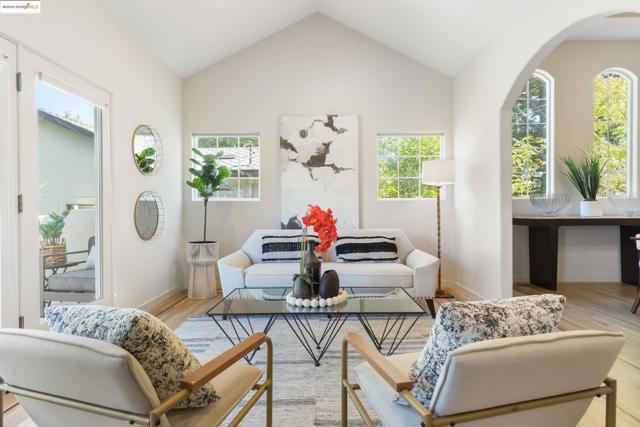50 Pine Hills Ct, Oakland CA: https://media.crmls.org/mediaz/563ed574-ca6e-4f13-bddc-d739179d85d7.jpg