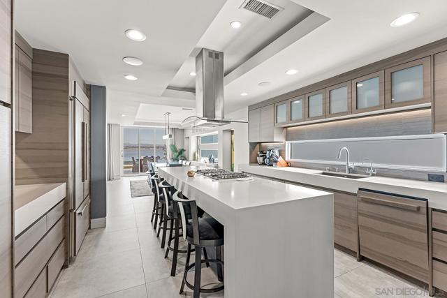 5 Spinnaker Way, Coronado CA: https://media.crmls.org/mediaz/563fd542-611c-4ac0-84ae-32f84406e0b3.jpg
