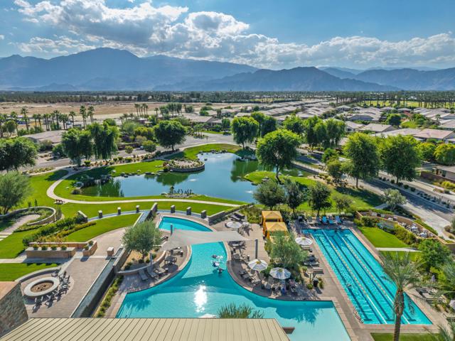 82800 Kingsboro Lane, Indio CA: https://media.crmls.org/mediaz/563fe3c5-c56e-44b9-94bd-fd77453decb2.jpg