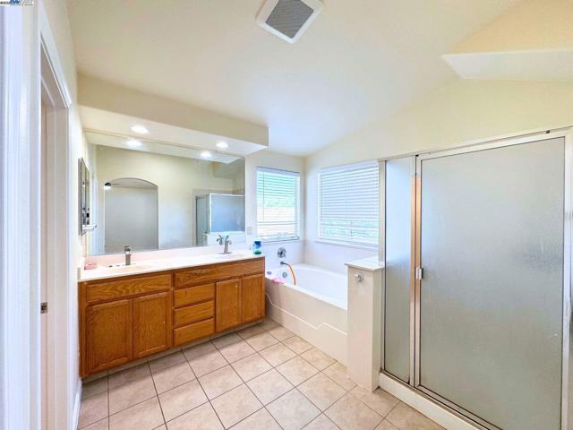 4651 Stern Dr, Merced CA: https://media.crmls.org/mediaz/563ff34c-bbad-4936-85e7-e5ada6cc813d.jpg