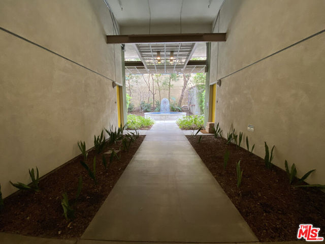 1130 S Flower Street, Los Angeles CA: https://media.crmls.org/mediaz/564013ec-1412-4d2a-8b50-262210fe23d8.jpg