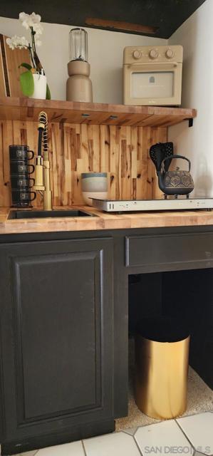 220 Coast Blvd, La Jolla CA: https://media.crmls.org/mediaz/56404154-af91-4422-be1b-66979fad7ac0.jpg