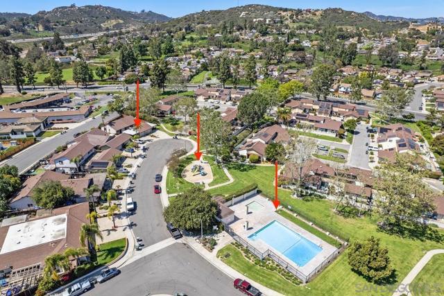 545 Shady Brook Pl, Escondido CA: https://media.crmls.org/mediaz/56404291-35f5-4e5a-94cf-f233bc7cb6ff.jpg