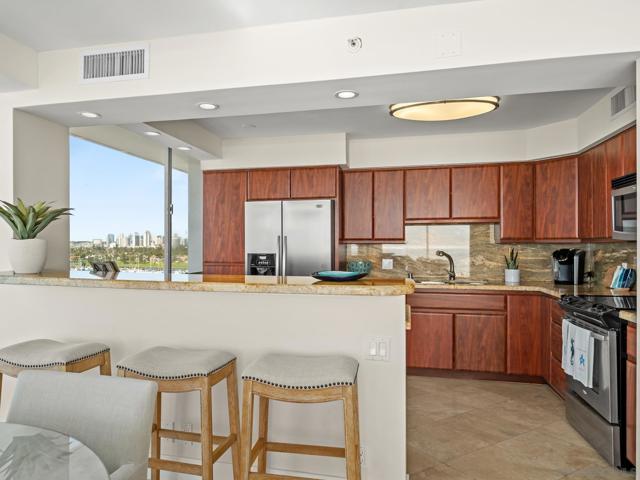 1810 Avenida Del Mundo, Coronado CA: https://media.crmls.org/mediaz/56408d12-811f-48bc-ae99-7a8371bcc6d7.jpg