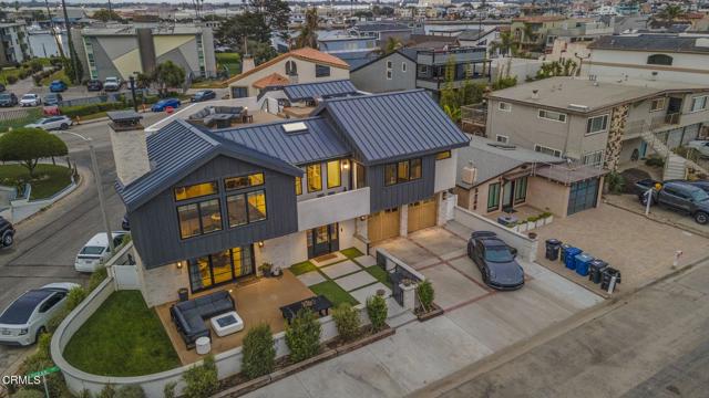 3256 Ocean Drive, Oxnard CA: https://media.crmls.org/mediaz/56409cb6-fa28-459b-8189-b6c641705a44.jpg