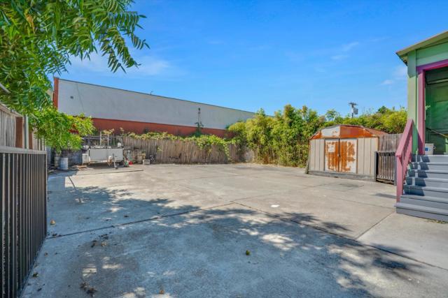 2310 Pacific Avenue, Alameda CA: https://media.crmls.org/mediaz/5640cf19-a151-439f-9a5a-3f3237b0dd05.jpg