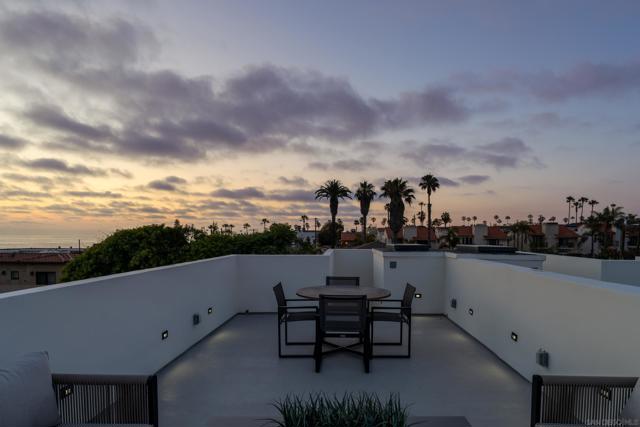 242 Playa Del Norte St, La Jolla CA: https://media.crmls.org/mediaz/5640ef50-8ae9-4bd8-9020-91b5b5e54c3a.jpg