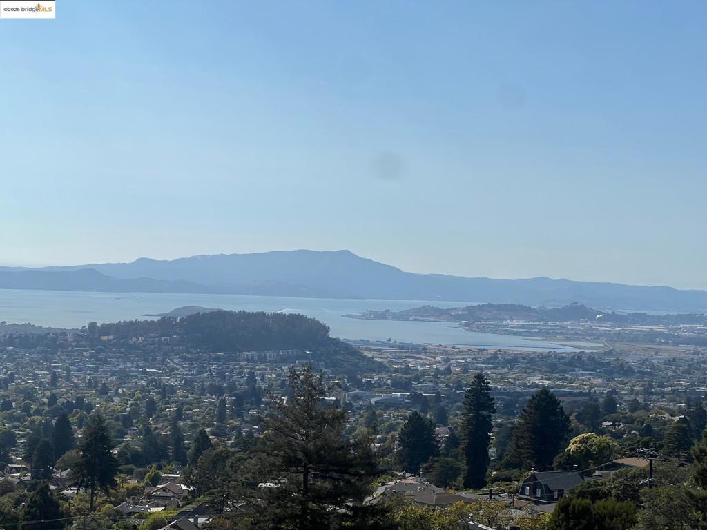 https://media.crmls.org/mediaz/56410afd-3d9b-4202-a4bf-2c22f80d22d0.jpg?preset=X-Large