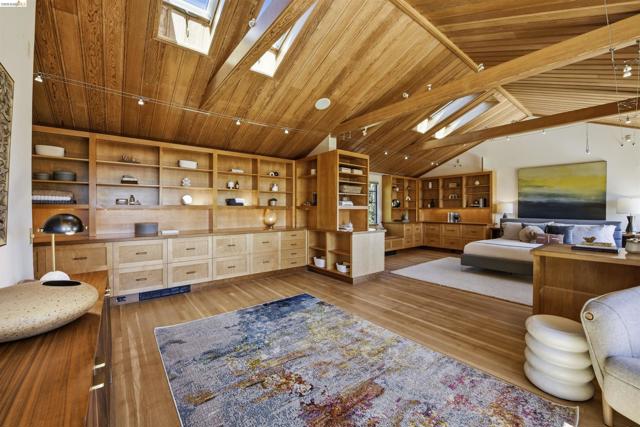 44 Highgate Rd, Kensington CA: https://media.crmls.org/mediaz/564165b4-7b9a-40a7-812a-19b37564dd91.jpg