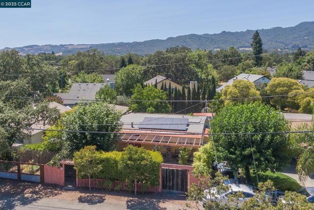 17190 Cedar Ave, Sonoma CA: https://media.crmls.org/mediaz/56416652-0e5c-4ce7-a511-334f0bdb4e1d.jpg