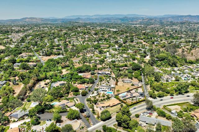 660 Via Rancho Pkwy, Escondido CA: https://media.crmls.org/mediaz/56419987-50db-4ee0-b8ff-64afdb881ef7.jpg