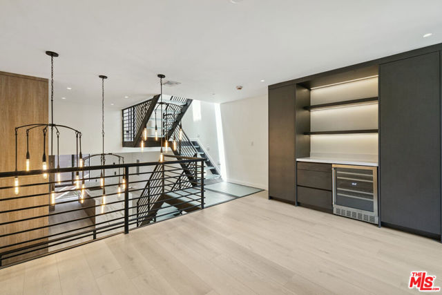 1033 Carol Drive, West Hollywood CA: https://media.crmls.org/mediaz/56420395-6b24-437f-bfa2-730e04660986.jpg