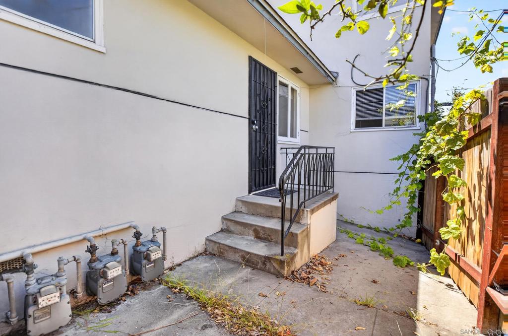 2324 Chatsworth - photo 15